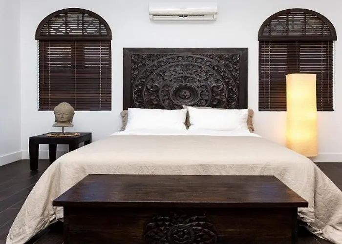 Vive Zen Queen Room